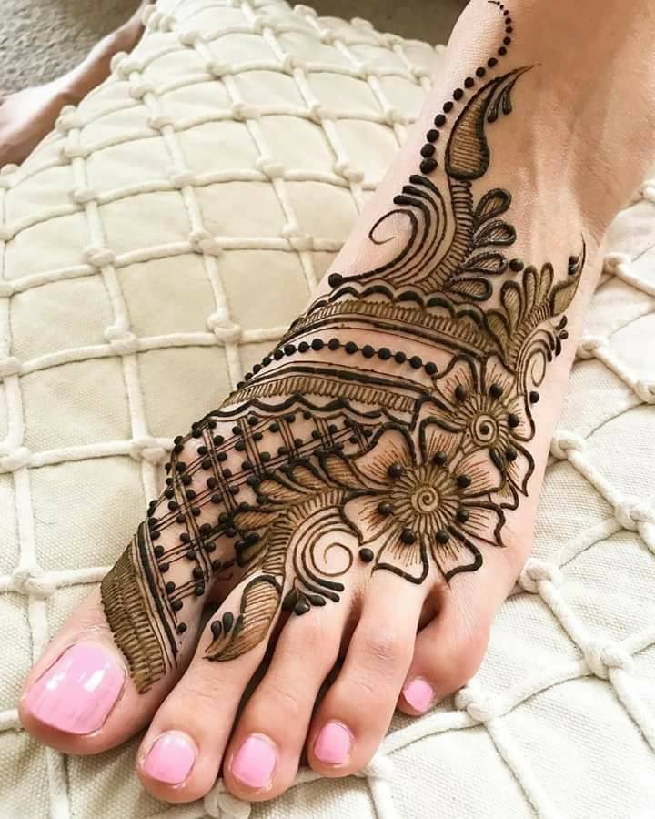 Attractive Henna Design on leg foot Fashion Beauty Attractive Henna Design on leg foot Fashion Beauty