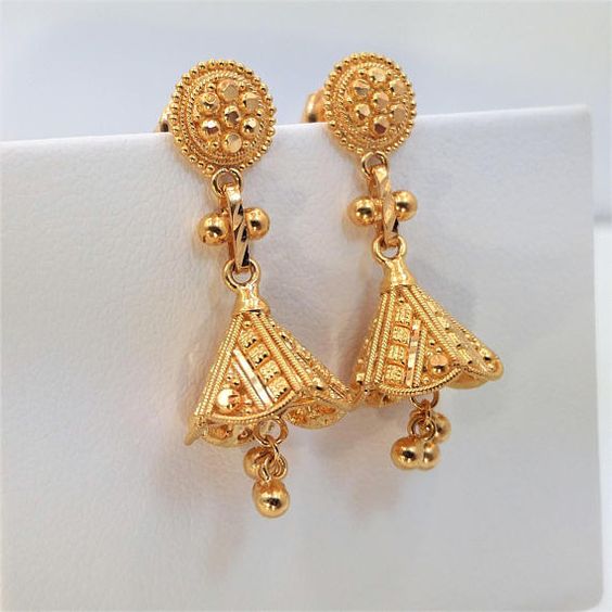 Beautiful designs of gold jhumkas - Fashion Beauty Mehndi Jewellery ...