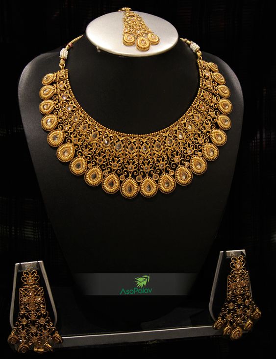 Gorgeous Bridal Gold Necklace Designs For A Modern Bride