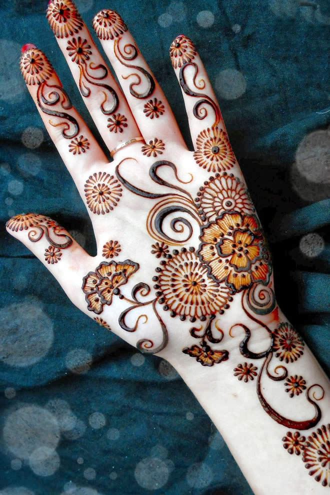 Latest Best Designs For Front Hand Mehendi Designs 