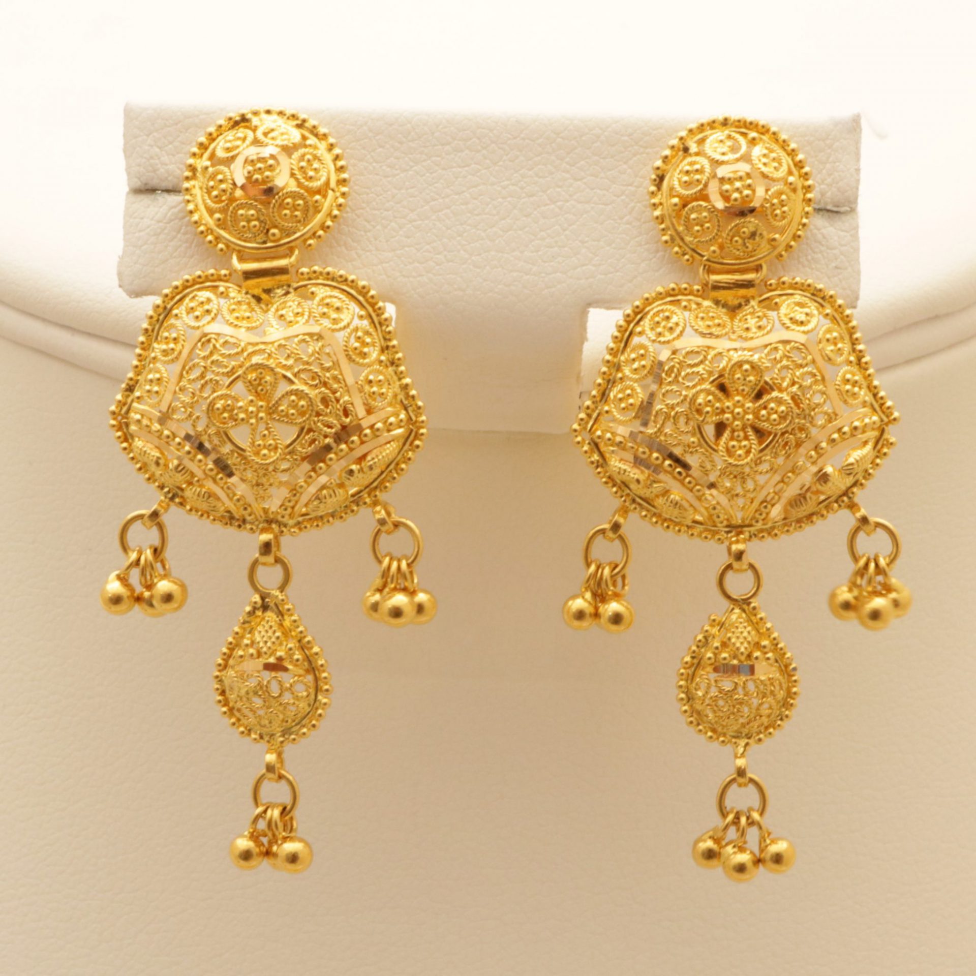 Gold heavy earrings sets Fashion Beauty Mehndi Jewellery Blouse Design