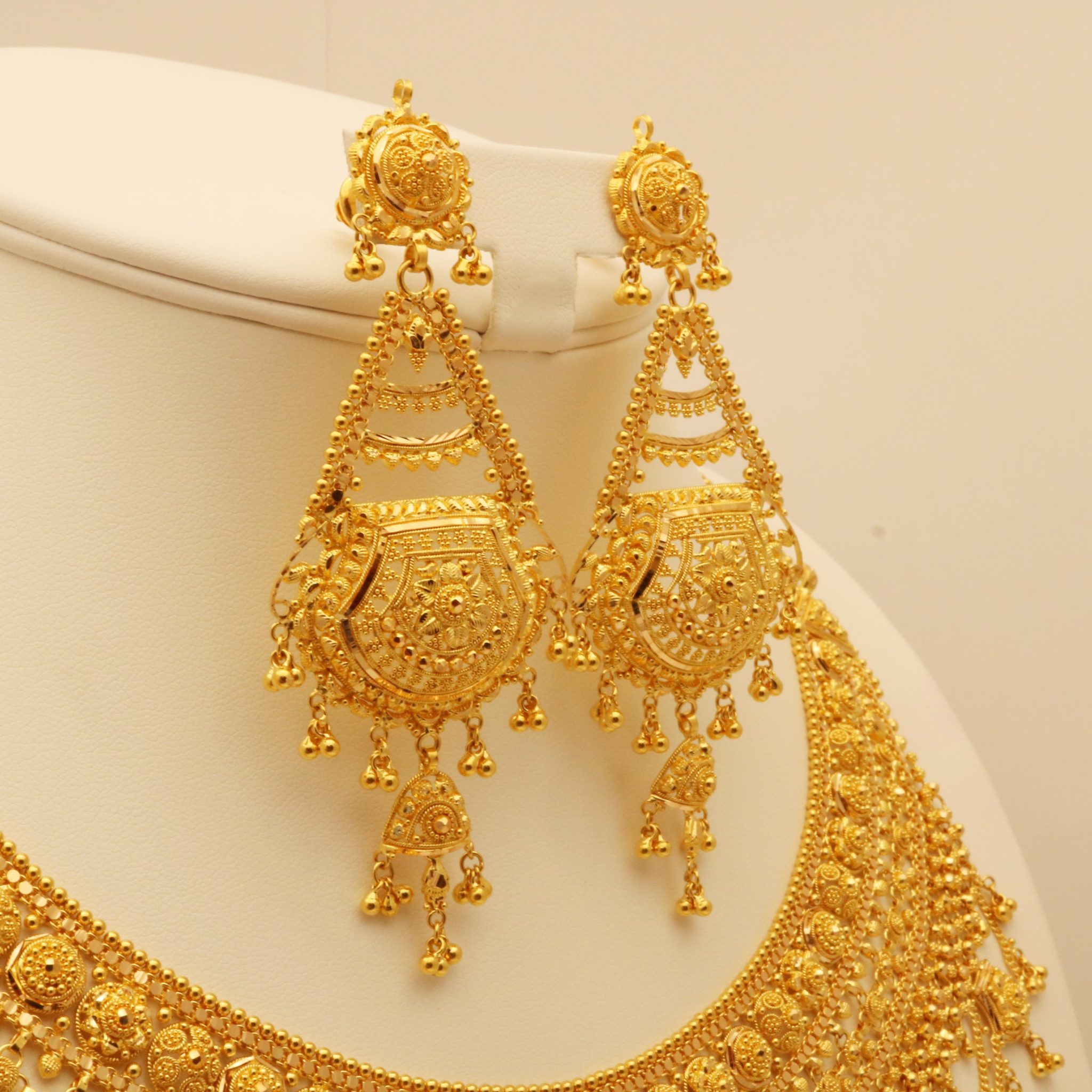 Gold heavy earrings sets - Fashion Beauty Mehndi Jewellery 