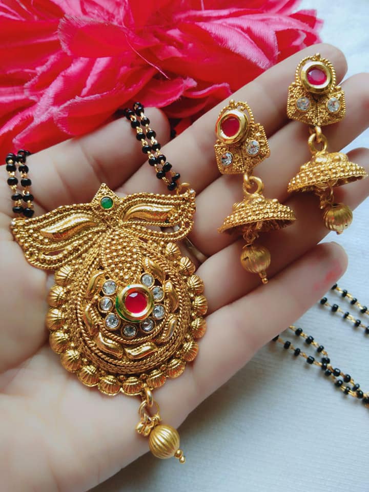 Gold pendant with on sale earrings designs with price